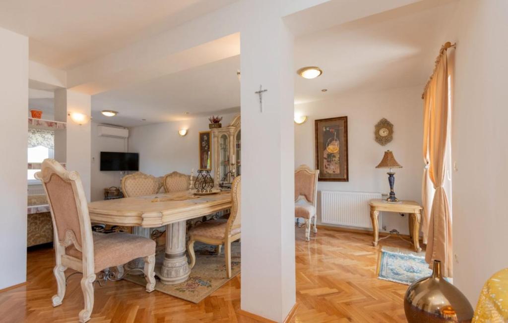 Villa Zovko In By Guide